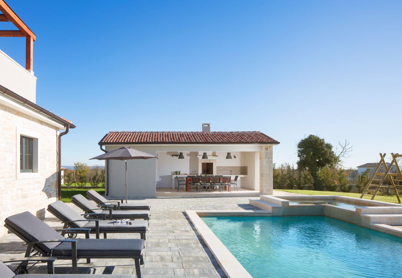 Villa in Divšici - Villa Korat for 8 people in Central Istria with 49 m2 pool, sauna & children playground