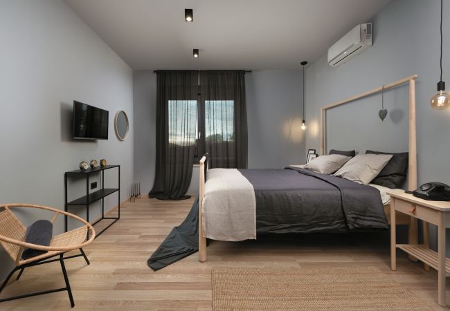 Villa in Gajana - Villa Median for 10 people with sea view, kids playground & pet friendly - only 3 km from beach  Villa in Gajana - Villa Median for 10 people with sea view, kids playground & pet friendly - only 3 km from beach