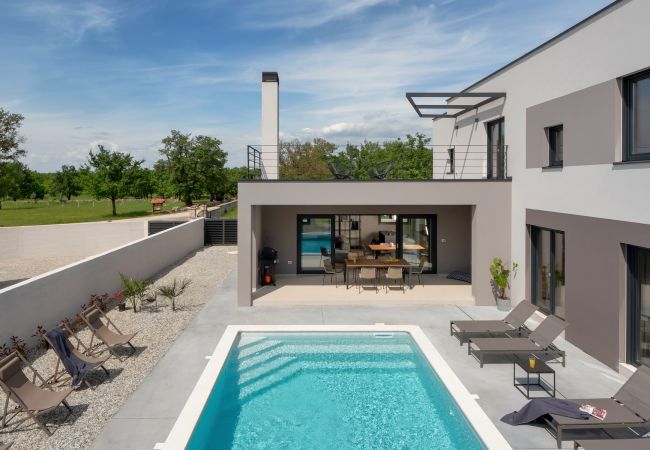 Villa in Gajana - Villa Median for 10 people with sea view, kids playground & pet friendly - only 3 km from beach  Villa in Gajana - Villa Median for 10 people with sea view, kids playground & pet friendly - only 3 km from beach