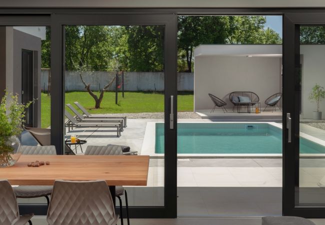 Villa in Gajana - Villa Median for 10 people with sea view, kids playground & pet friendly - only 3 km from beach  Villa in Gajana - Villa Median for 10 people with sea view, kids playground & pet friendly - only 3 km from beach