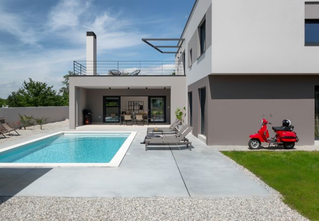 Villa in Gajana - Villa Median for 10 people with sea view, kids playground & pet friendly - only 3 km from beach  Villa in Gajana - Villa Median for 10 people with sea view, kids playground & pet friendly - only 3 km from beach