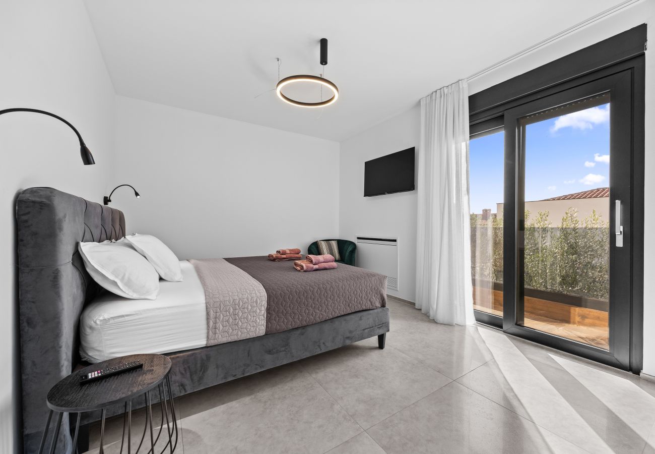 Villa in Fažana - Villa Palatium III in Fažana for 8 people only 200 meters from the sea with sauna & indoor-outside heated pool