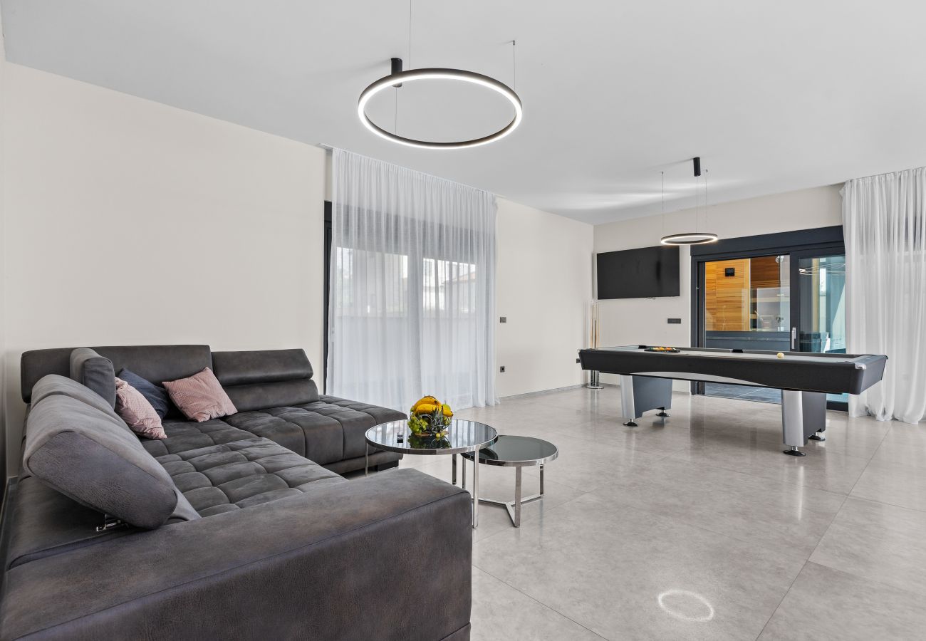 Villa in Fažana - Villa Palatium III in Fažana for 8 people only 200 meters from the sea with sauna & indoor-outside heated pool