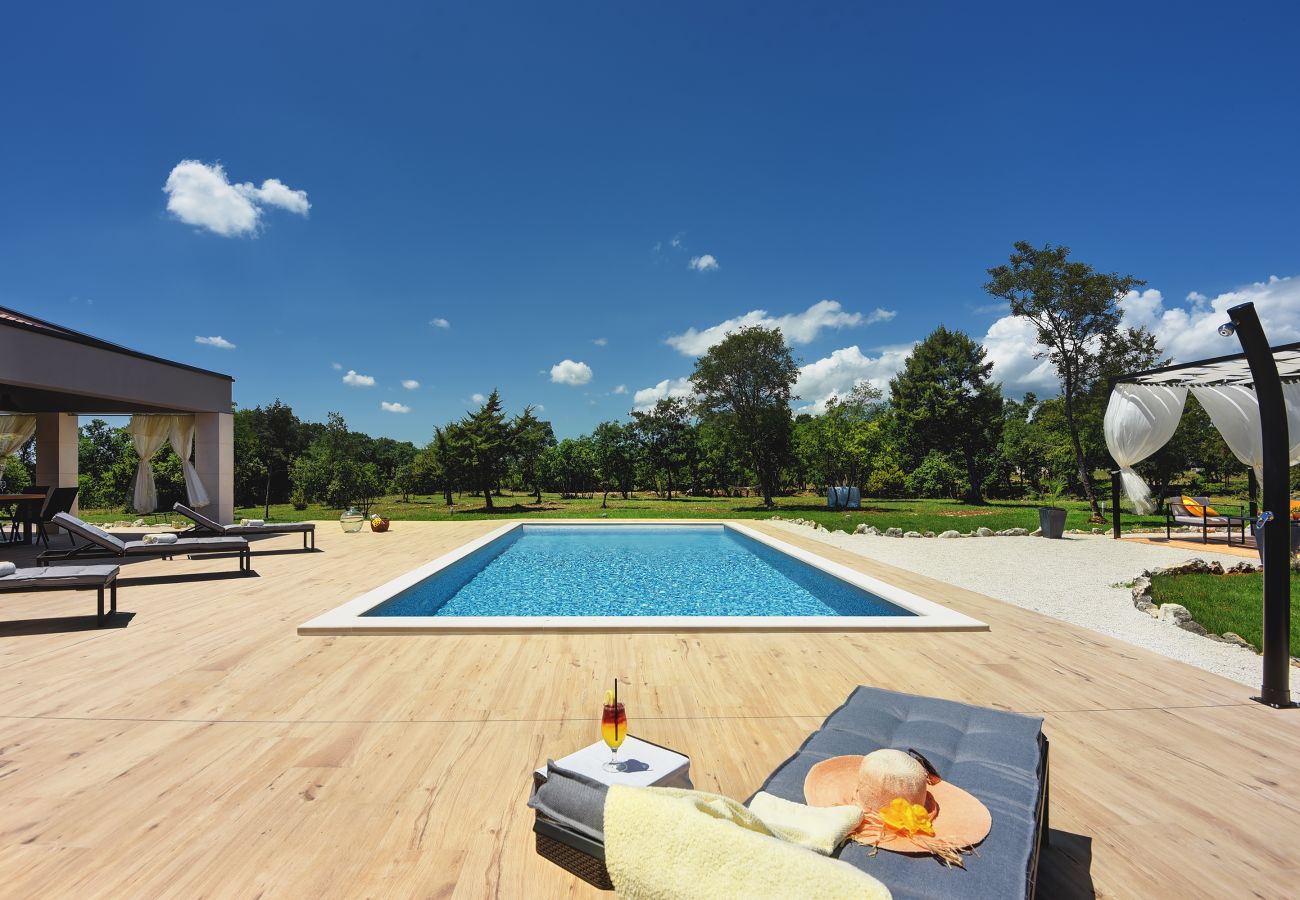 Villa in Hrboki - Villa Radola Residence only 3 km from beach for 6 people with private pool & large garden