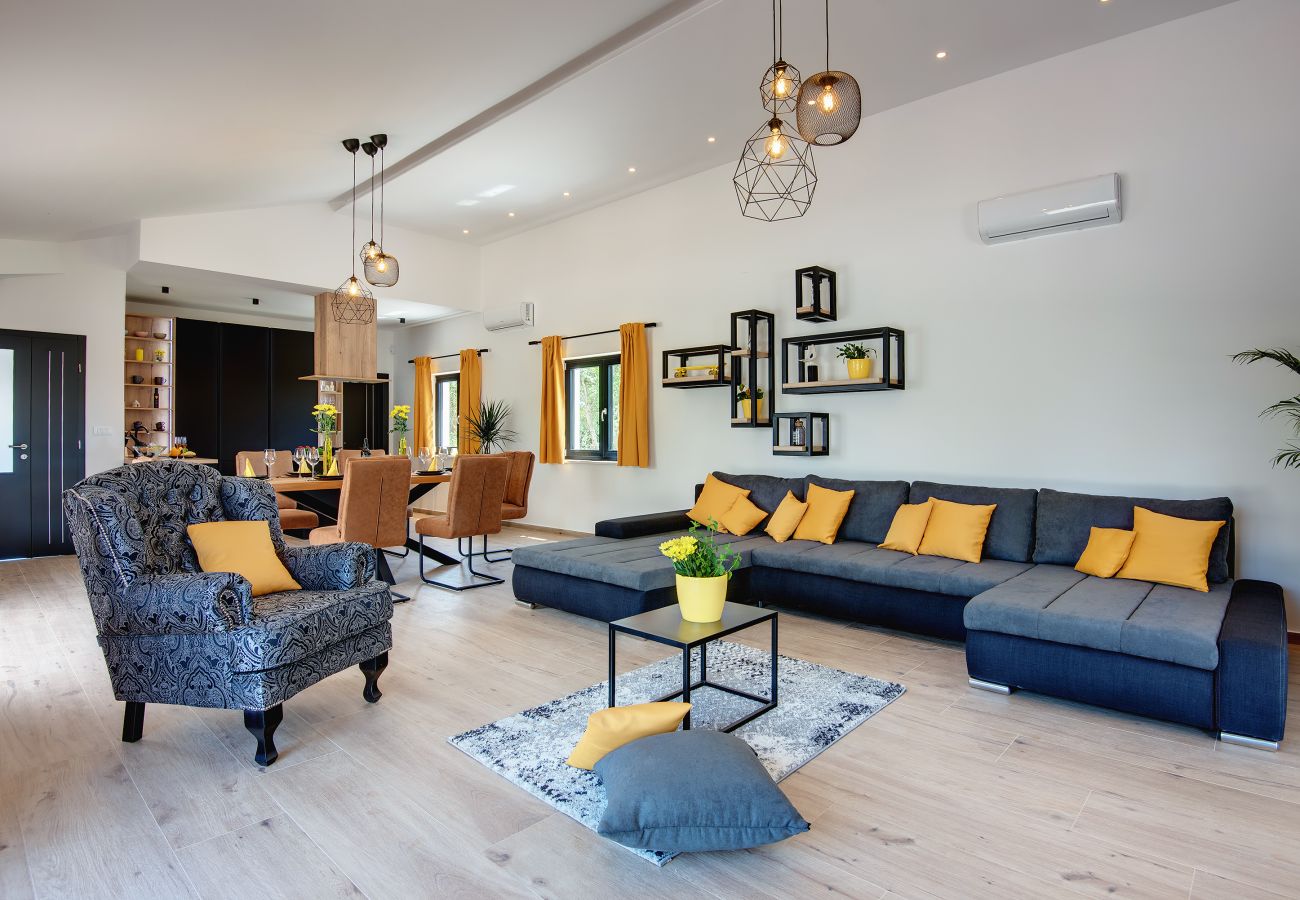 Villa in Hrboki - Villa Radola Residence only 3 km from beach for 6 people with private pool & large garden