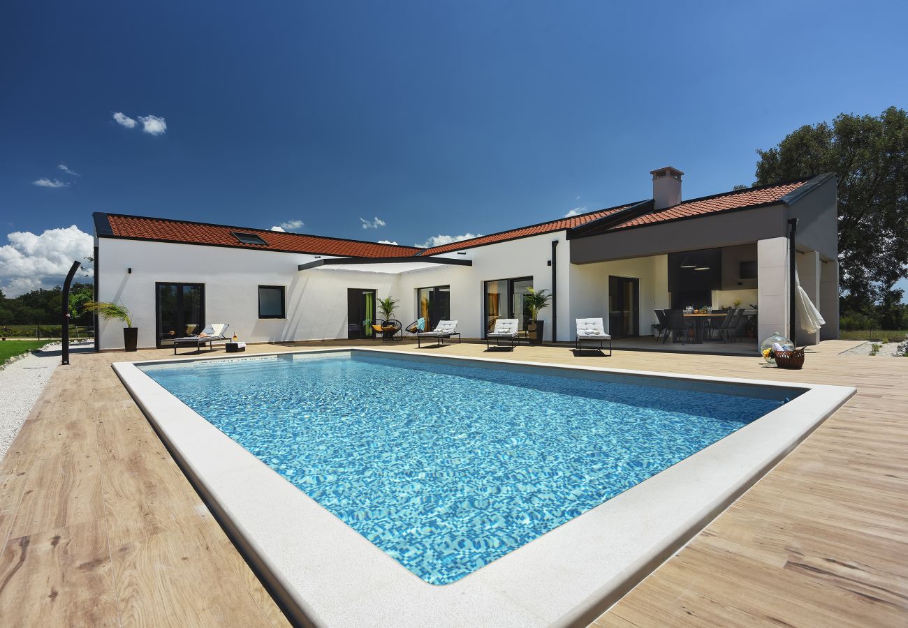 Villa in Hrboki - Villa Radola Residence only 3 km from beach for 6 people with private pool & large garden