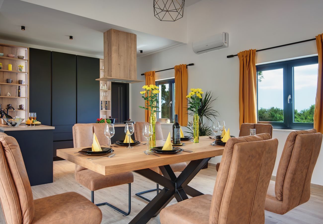 Villa in Hrboki - Villa Radola Residence only 3 km from beach for 6 people with private pool & large garden