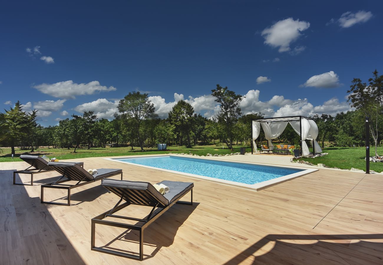 Villa in Hrboki - Villa Radola Residence only 3 km from beach for 6 people with private pool & large garden