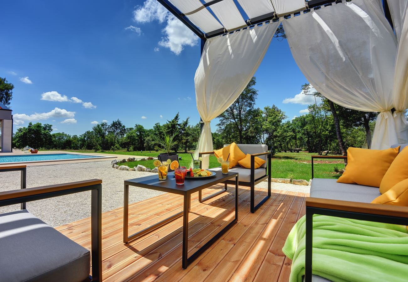 Villa in Hrboki - Villa Radola Residence only 3 km from beach for 6 people with private pool & large garden