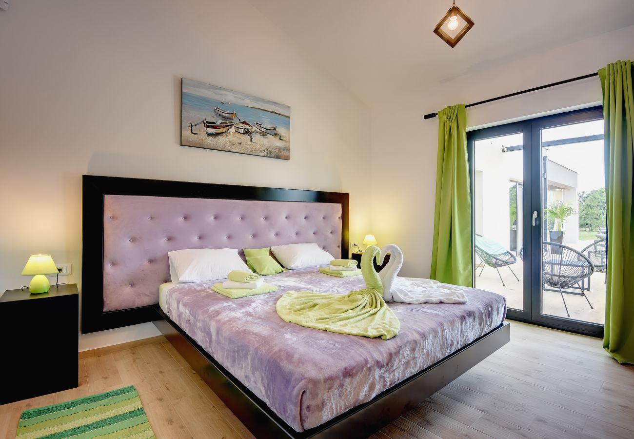 Villa in Hrboki - Villa Radola Residence only 3 km from beach for 6 people with private pool & large garden