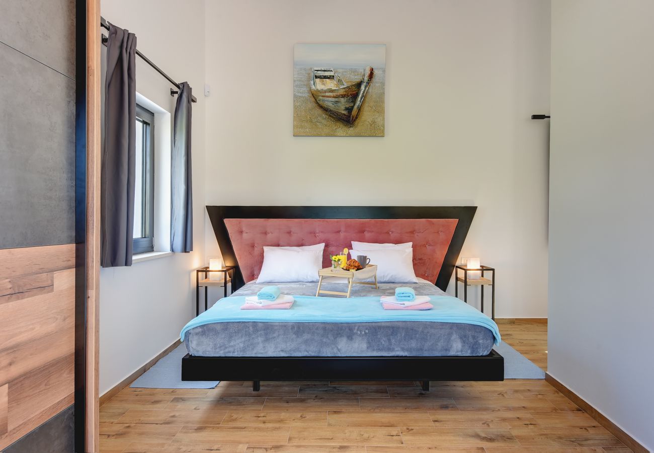 Villa in Hrboki - Villa Radola Residence only 3 km from beach for 6 people with private pool & large garden