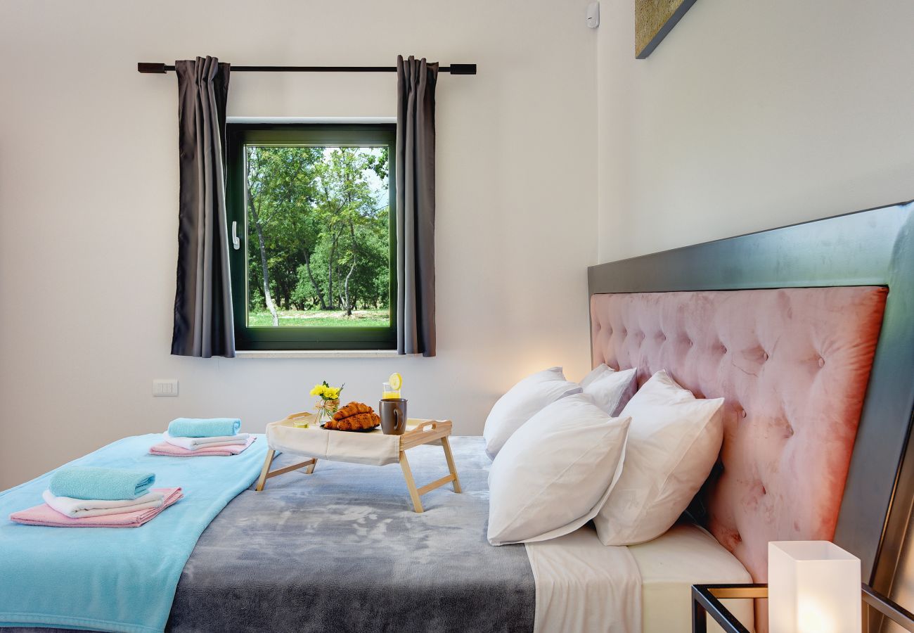 Villa in Hrboki - Villa Radola Residence only 3 km from beach for 6 people with private pool & large garden