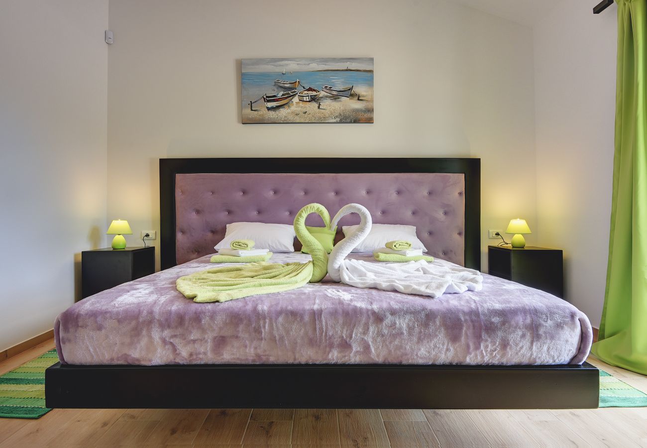 Villa in Hrboki - Villa Radola Residence only 3 km from beach for 6 people with private pool & large garden