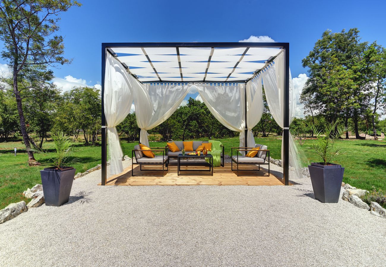 Villa in Hrboki - Villa Radola Residence only 3 km from beach for 6 people with private pool & large garden