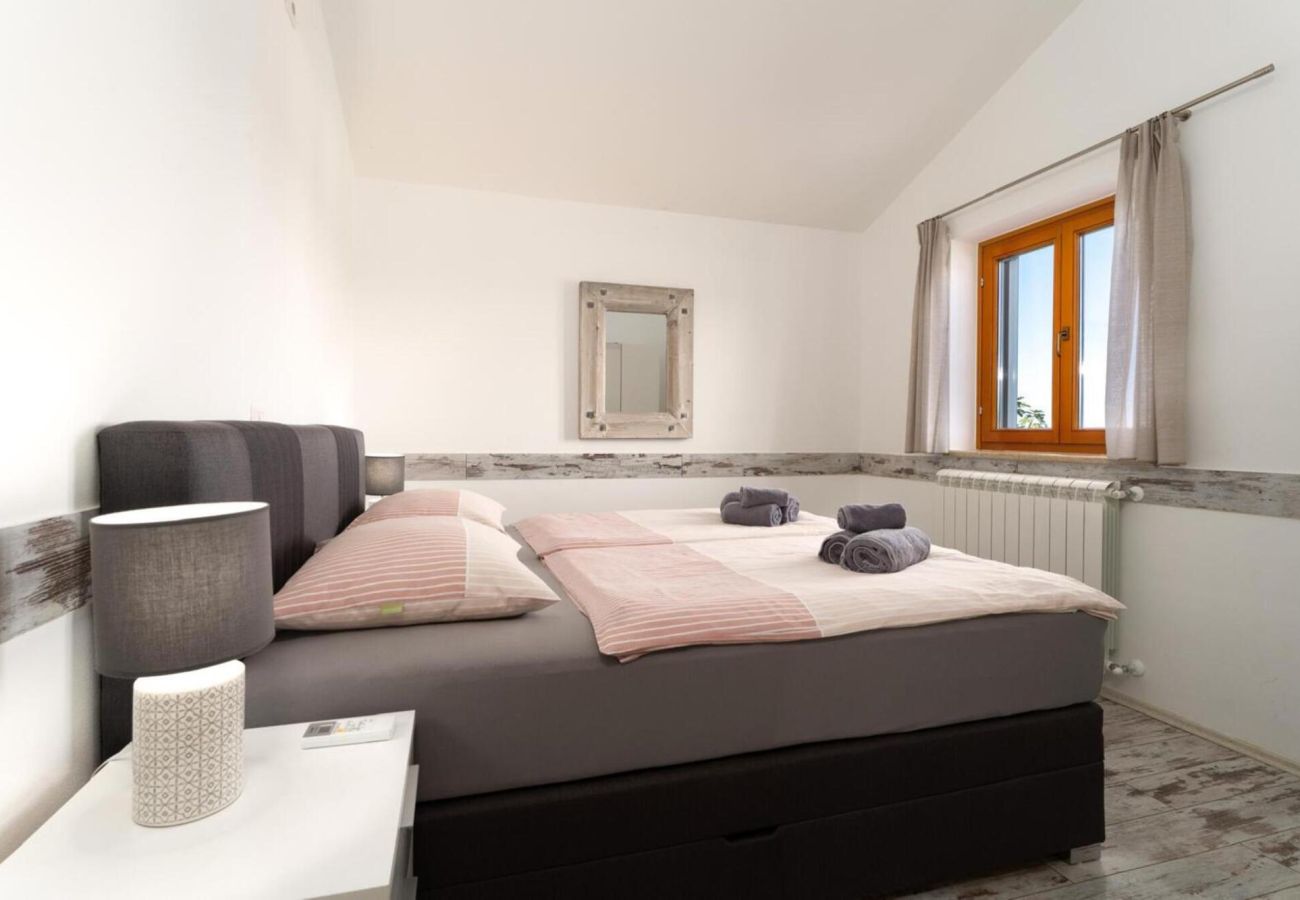 Villa in Kontešici - Villa Emely for 8 people near Poreč with heated pool & jacuzzi