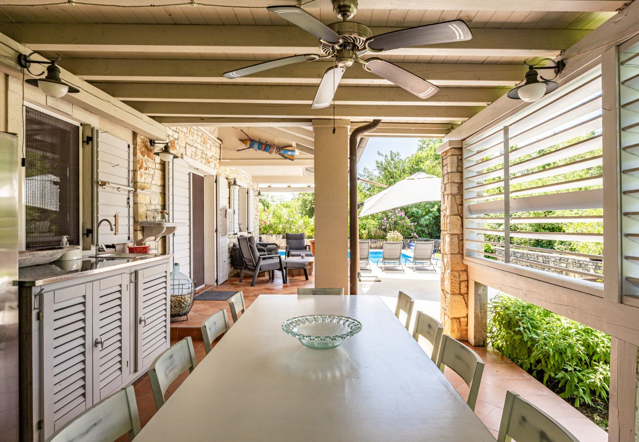 Villa in Kontešici - Villa Emely for 8 people near Poreč with heated pool & jacuzzi