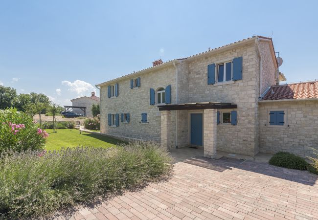 Villa in Višnjan - Villa Sterpazzi for 8 people near Poreč with 38 m2 heated pool, sea view & wellness Villa in Višnjan - Villa Sterpazzi for 8 people near Poreč with 38 m2 heated pool, sea view & wellness
