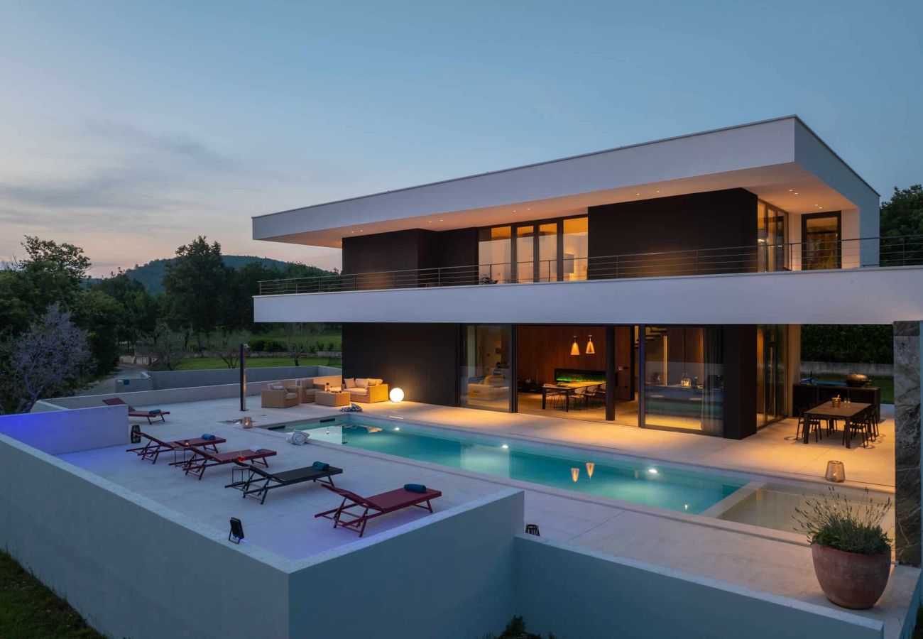 Villa in Šterna - Luxury Villa She for 6 people with 61 m2 private pool, kids playground & sport activities on-side