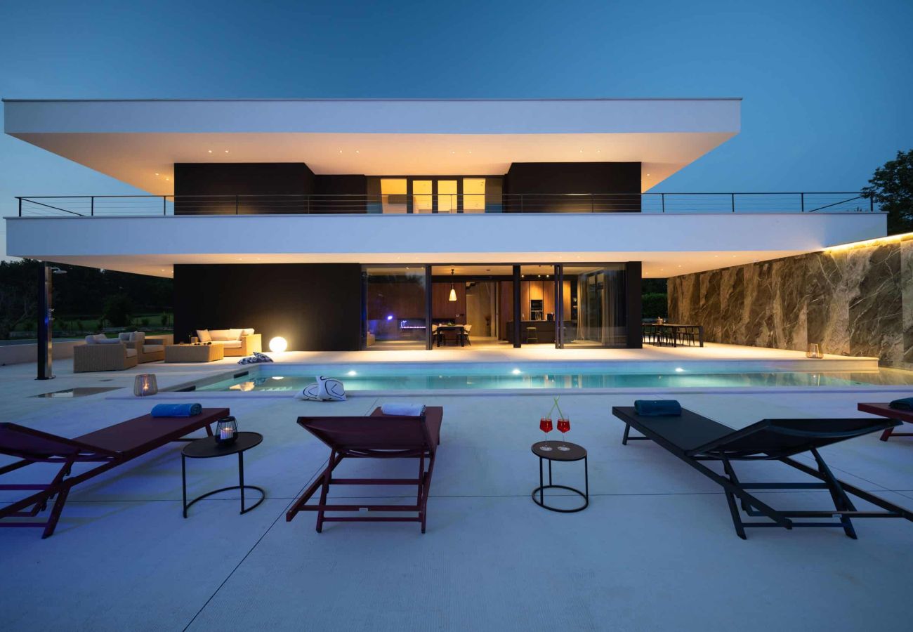 Villa in Šterna - Luxury Villa She for 6 people with 61 m2 private pool, kids playground & sport activities on-side