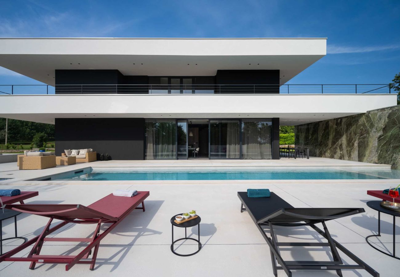 Villa in Šterna - Luxury Villa She for 6 people with 61 m2 private pool, kids playground & sport activities on-side