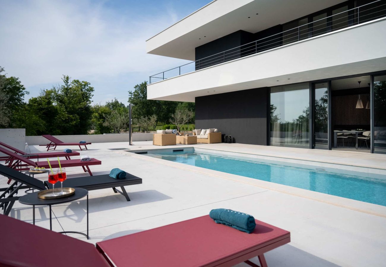 Villa in Šterna - Luxury Villa She for 6 people with 61 m2 private pool, kids playground & sport activities on-side