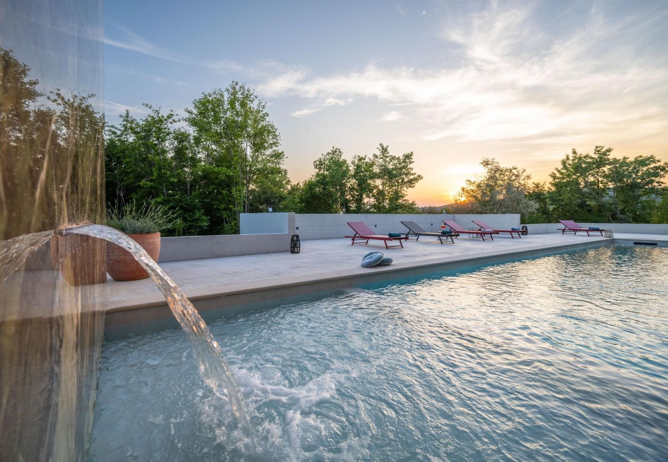 Villa in Šterna - Luxury Villa She for 6 people with 61 m2 private pool, kids playground & sport activities on-side