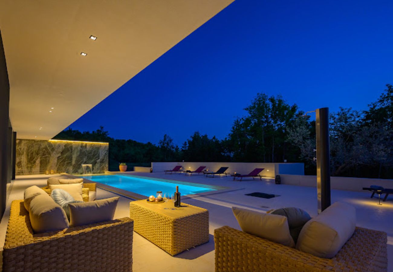 Villa in Šterna - Luxury Villa She for 6 people with 61 m2 private pool, kids playground & sport activities on-side