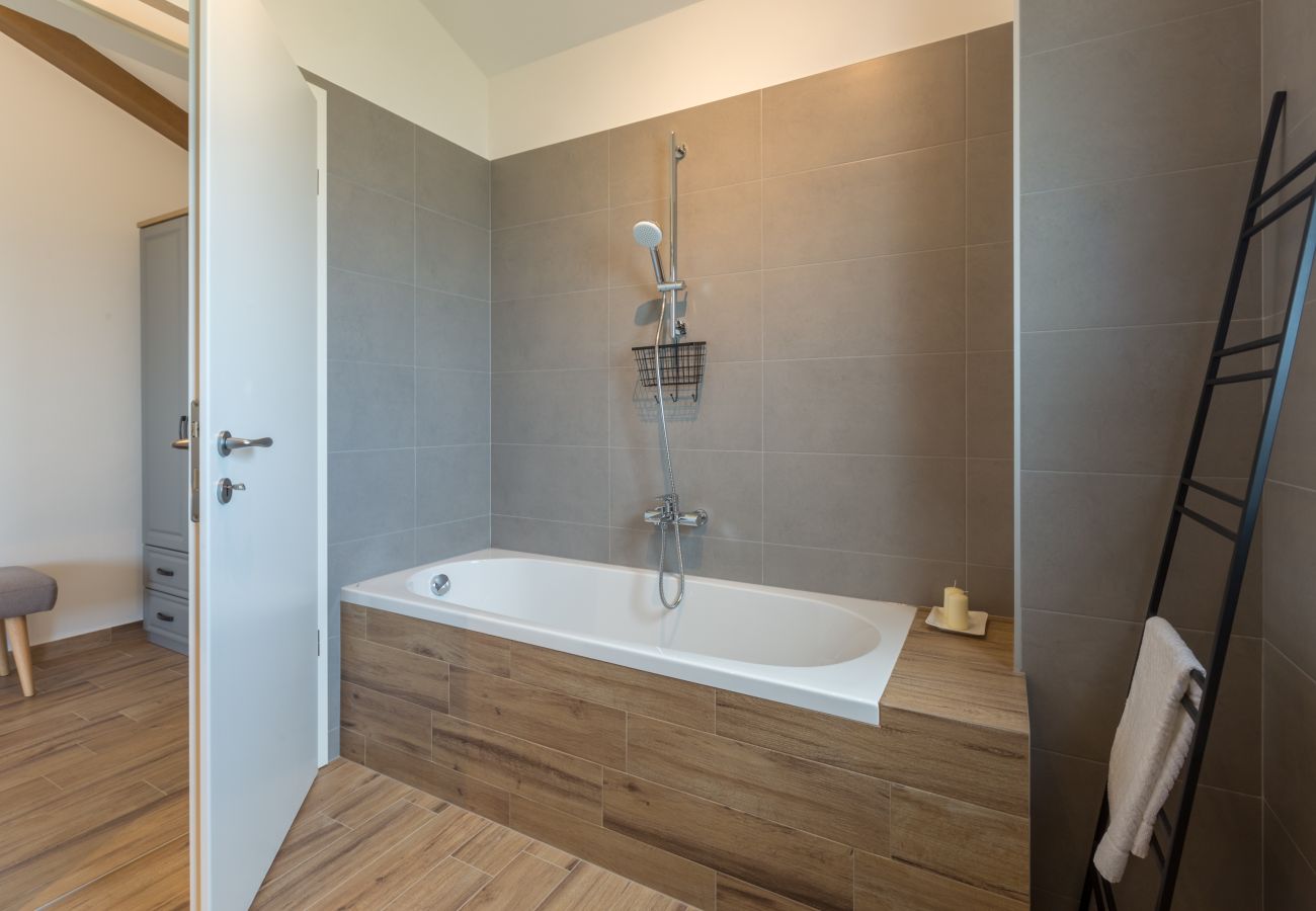 Villa in Krasica - Villa Skraline for 6 people near Umag with salt-water private pool & sea view
