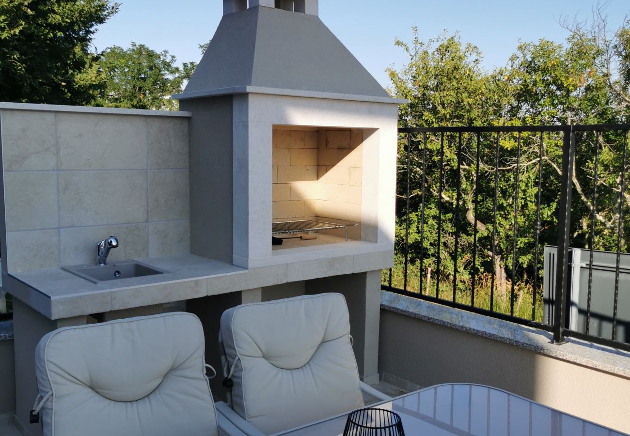 Villa in Krasica - Villa Skraline for 6 people near Umag with salt-water private pool & sea view