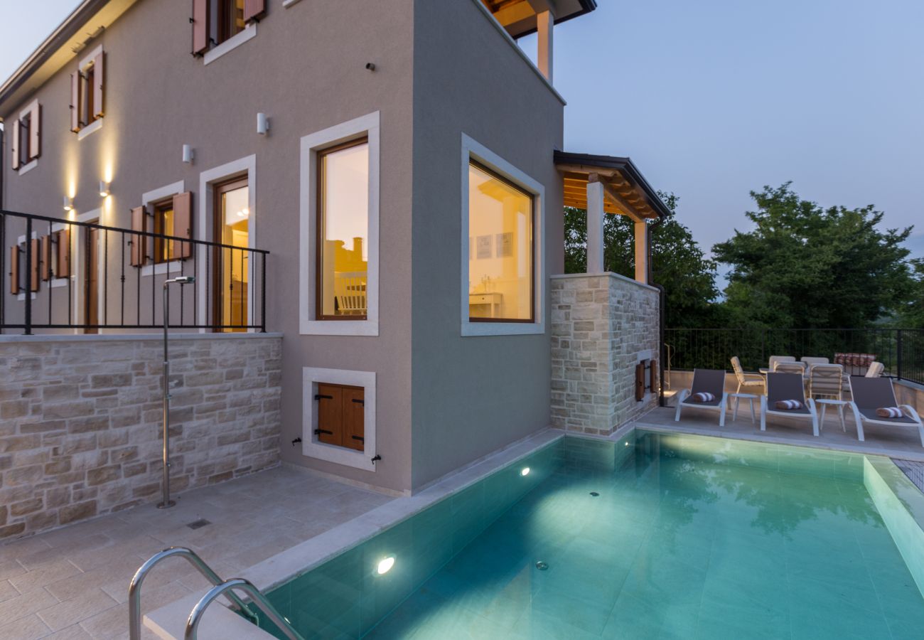 Villa in Krasica - Villa Skraline for 6 people near Umag with salt-water private pool & sea view