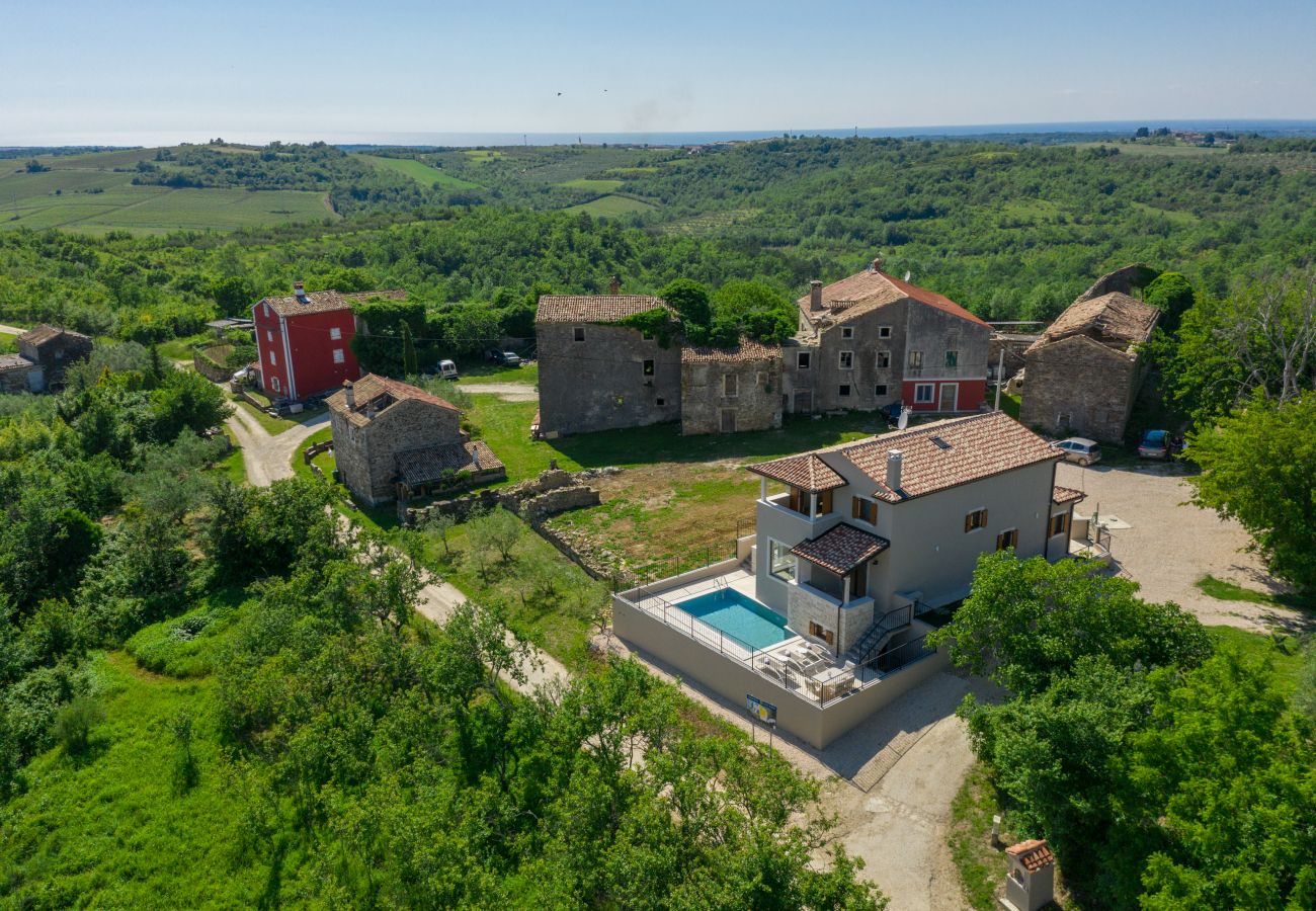 Villa in Krasica - Villa Skraline for 6 people near Umag with salt-water private pool & sea view