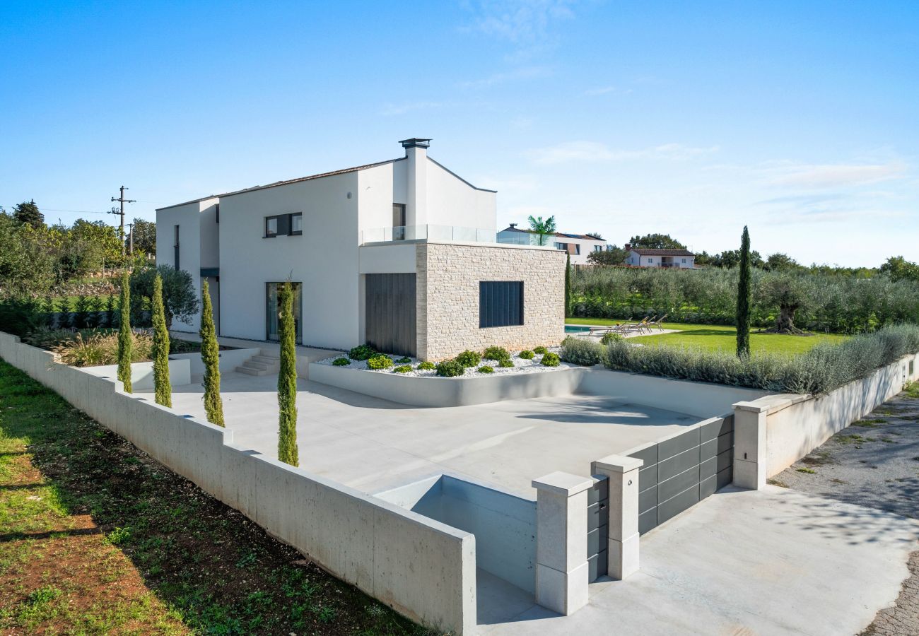Villa in Anžici - Villa Asmoa for 8 people near Poreč with 45 m2 heated pool, wellness & sea view
