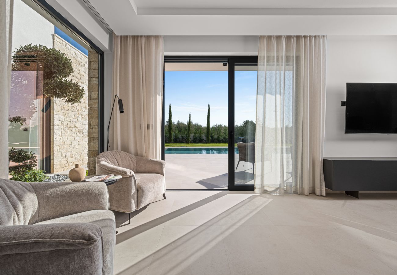 Villa in Anžici - Villa Asmoa for 8 people near Poreč with 45 m2 heated pool, wellness & sea view