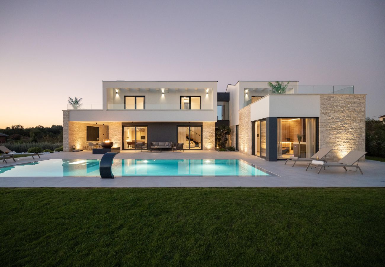 Villa in Anžici - Villa Asmoa for 8 people near Poreč with 45 m2 heated pool, wellness & sea view