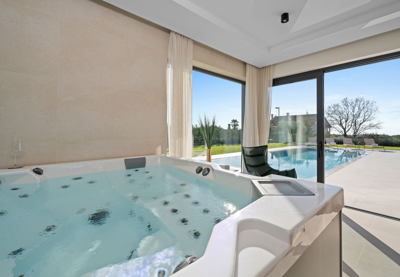 Villa in Anžici - Villa Asmoa for 8 people near Poreč with 45 m2 heated pool, wellness & sea view