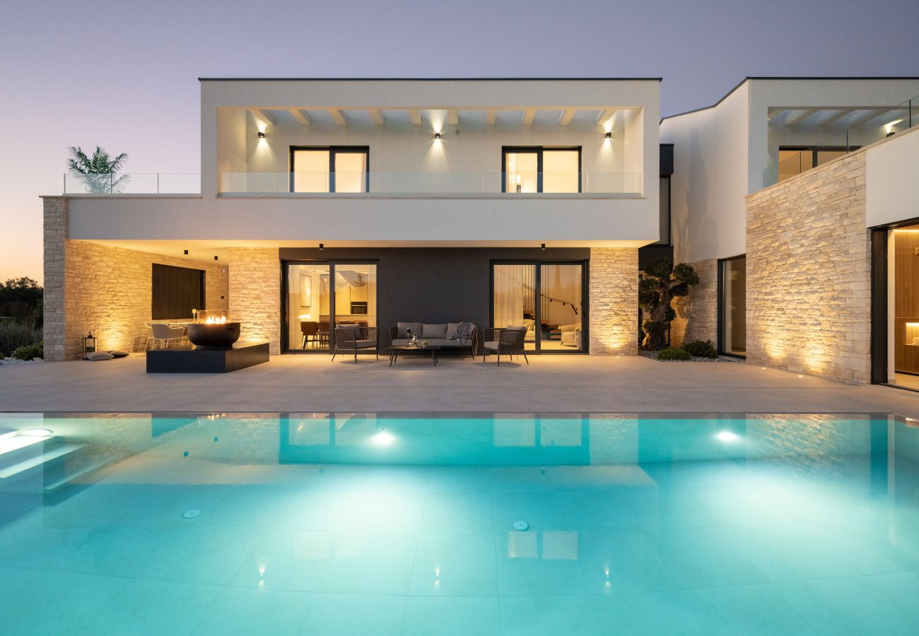 Villa in Anžici - Villa Asmoa for 8 people near Poreč with 45 m2 heated pool, wellness & sea view