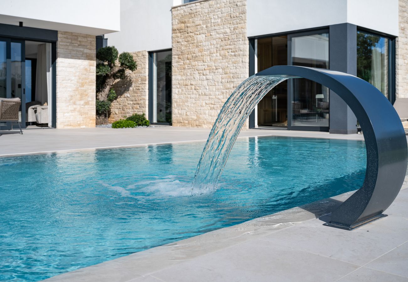 Villa in Anžici - Villa Asmoa for 8 people near Poreč with 45 m2 heated pool, wellness & sea view