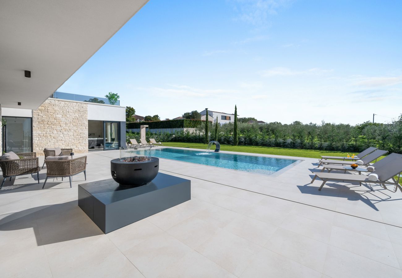 Villa in Anžici - Villa Asmoa for 8 people near Poreč with 45 m2 heated pool, wellness & sea view