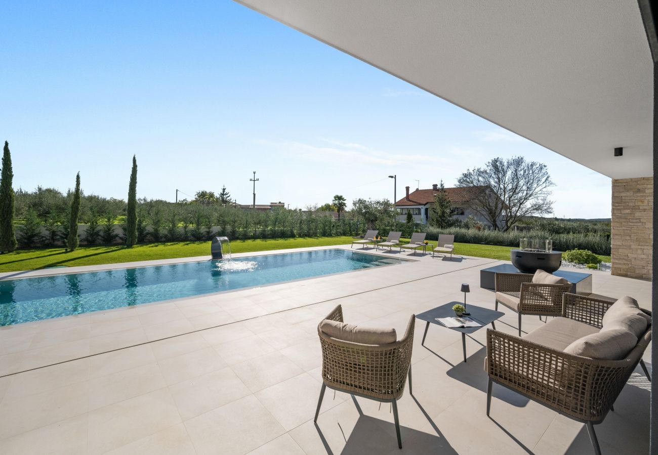Villa in Anžici - Villa Asmoa for 8 people near Poreč with 45 m2 heated pool, wellness & sea view