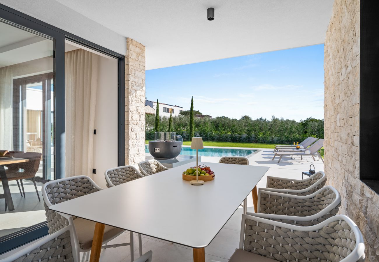 Villa in Anžici - Villa Asmoa for 8 people near Poreč with 45 m2 heated pool, wellness & sea view