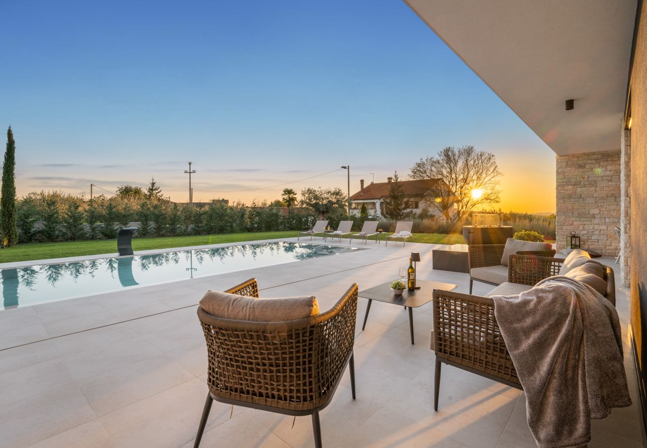 Villa in Anžici - Villa Asmoa for 8 people near Poreč with 45 m2 heated pool, wellness & sea view