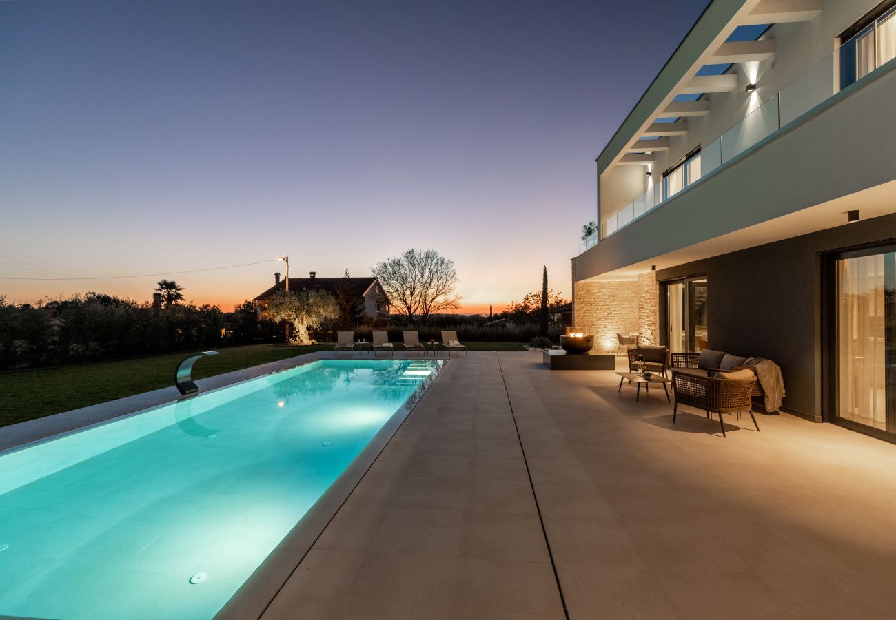 Villa in Anžici - Villa Asmoa for 8 people near Poreč with 45 m2 heated pool, wellness & sea view