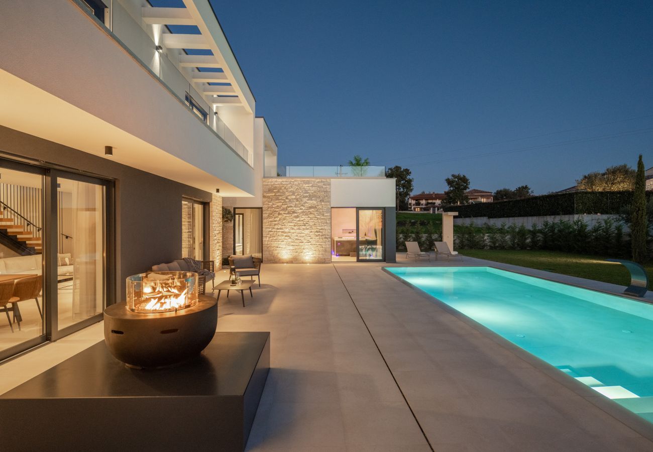 Villa in Anžici - Villa Asmoa for 8 people near Poreč with 45 m2 heated pool, wellness & sea view
