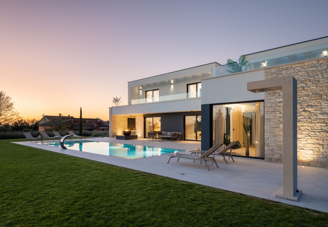 Villa in Anžici - Villa Asmoa for 8 people near Poreč with 45 m2 heated pool, wellness & sea view