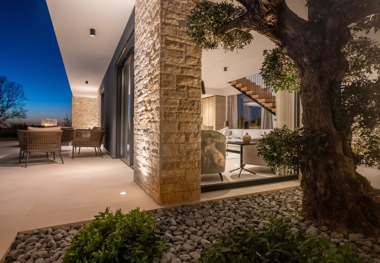 Villa in Anžici - Villa Asmoa for 8 people near Poreč with 45 m2 heated pool, wellness & sea view