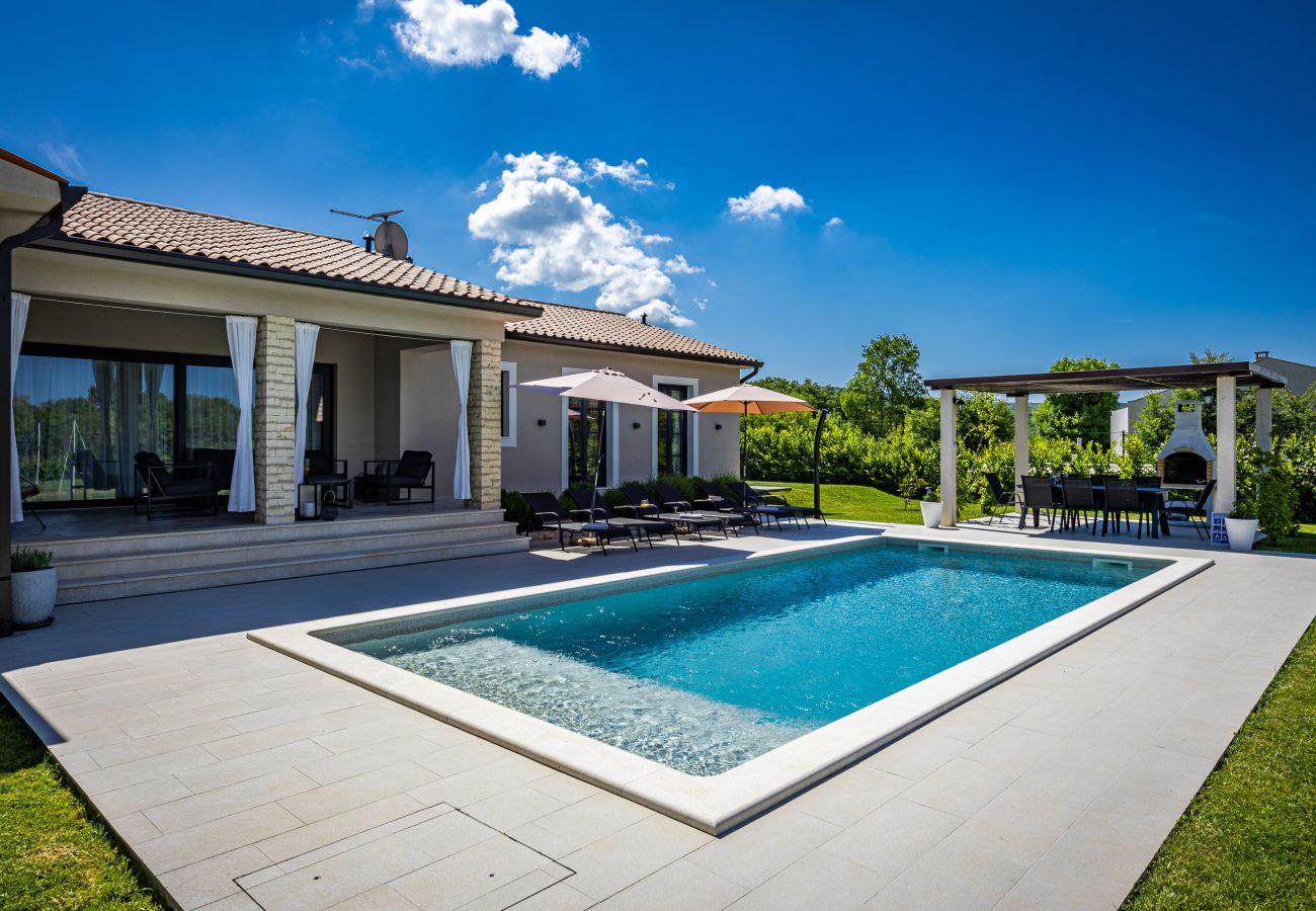 Villa in Kapelica - Villa Animo for 8 people near Labin - Rabac with private pool, children playground & beautiful garden