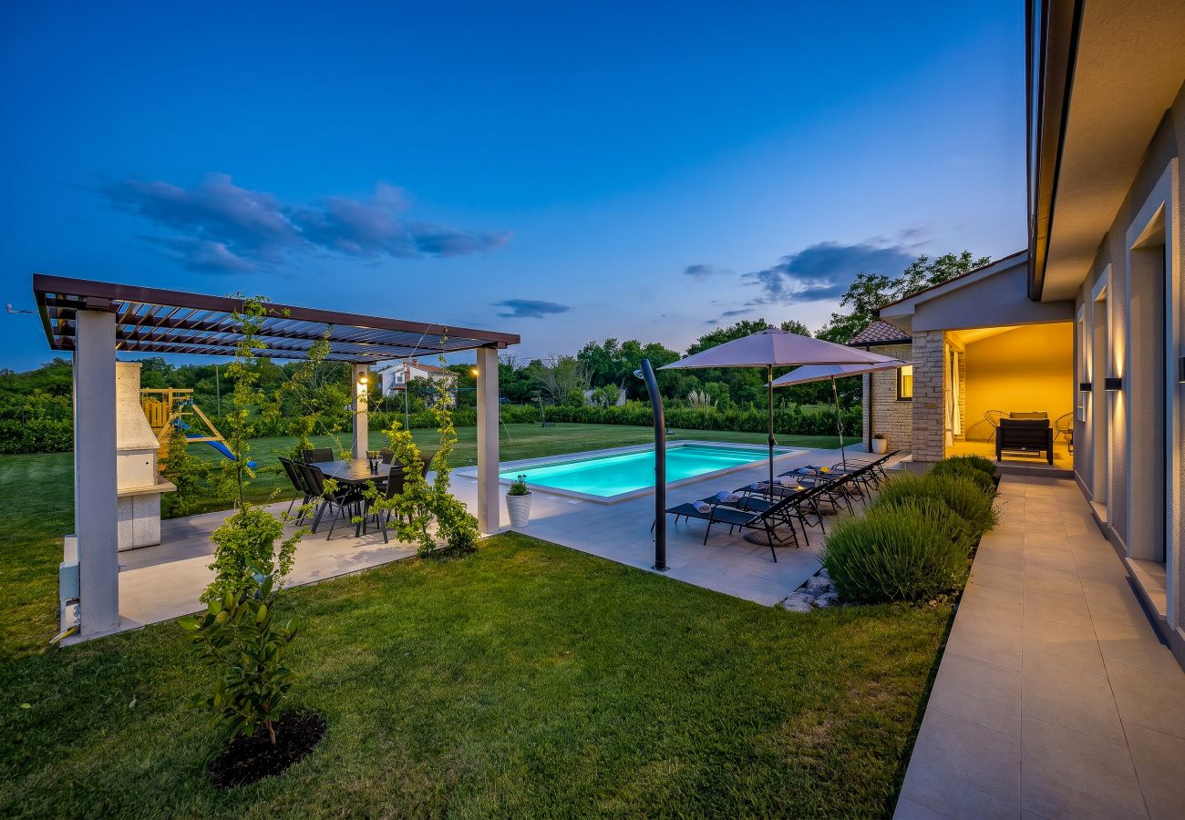 Villa in Kapelica - Villa Animo for 8 people near Labin - Rabac with private pool, children playground & beautiful garden