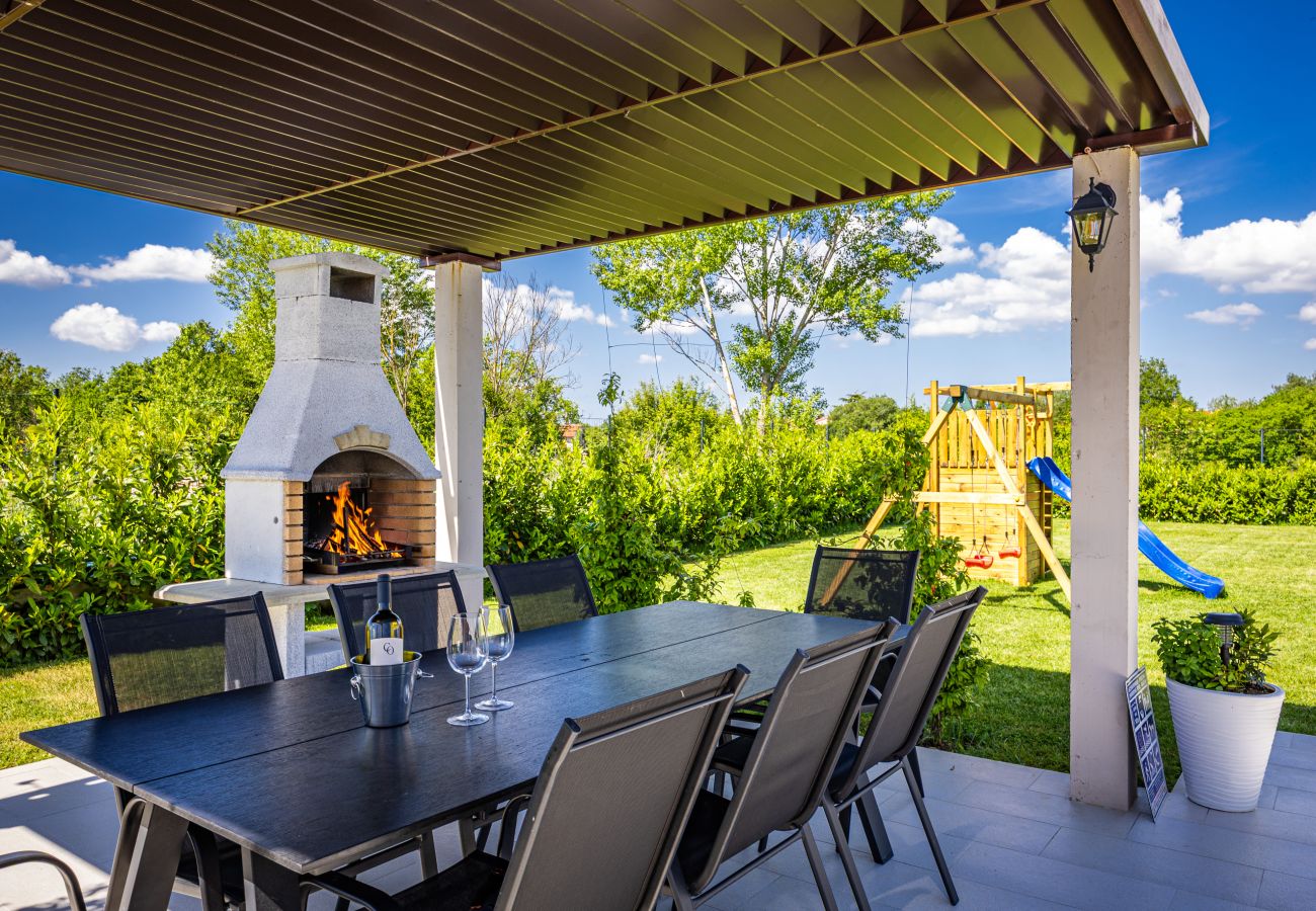 Villa in Kapelica - Villa Animo for 8 people near Labin - Rabac with private pool, children playground & beautiful garden