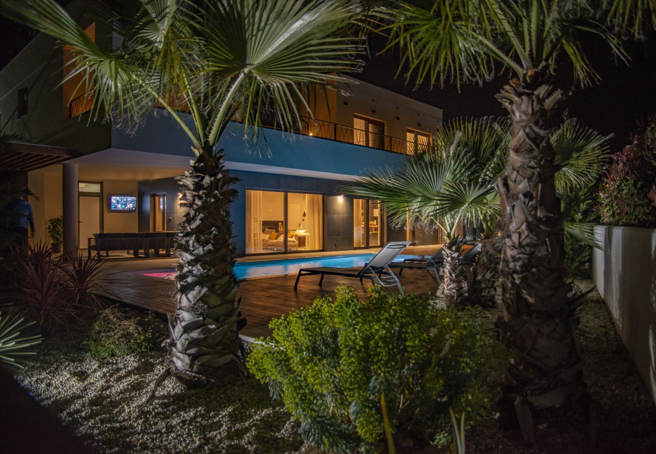 Villa in Banjole - Villa One Way for 8 people near Medulin with heated pool, kids playground & only 200 m from the beach