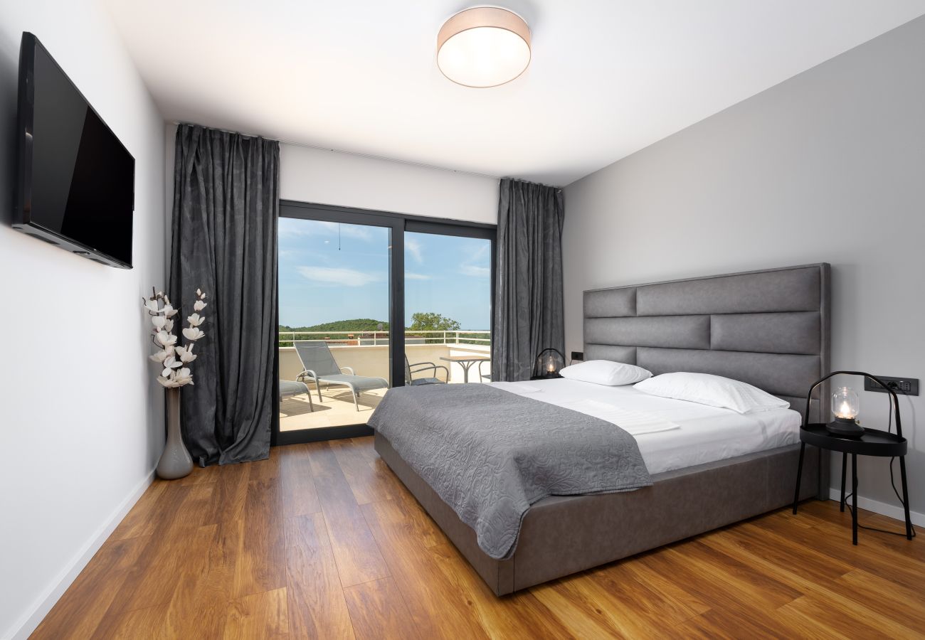 Villa in Varvari - Villa Anni for 10 people in Porec with heated pool, sea view & kids room and playground